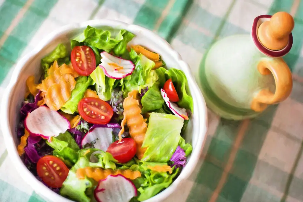 Mixed vegetable salad lunch ideas for stay-at-home moms